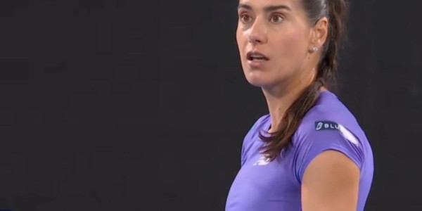 MK体育-科斯蒂亚不满大坂加油声黑脸握手，后者：很遗憾快退役还让你生气